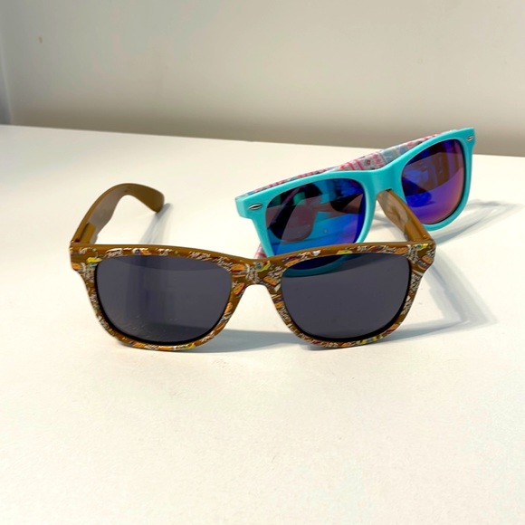 Sponge Bob Sunglasses w/ 2nd pair free - Picture 1 of 2